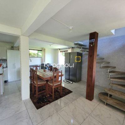Casa com 210m², 3 quartos, 2 garagens, no bairro Ribeirão da Ilha em Florianópolis