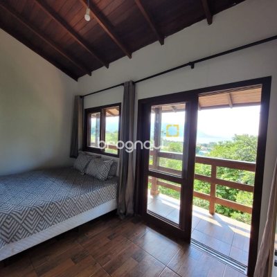 Casa com 210m², 3 quartos, 2 garagens, no bairro Ribeirão da Ilha em Florianópolis