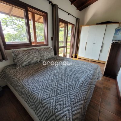 Casa com 210m², 3 quartos, 2 garagens, no bairro Ribeirão da Ilha em Florianópolis
