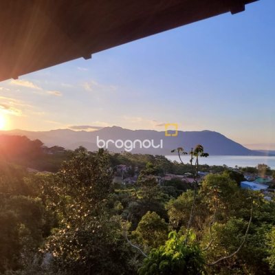 Casa com 210m², 3 quartos, 2 garagens, no bairro Ribeirão da Ilha em Florianópolis