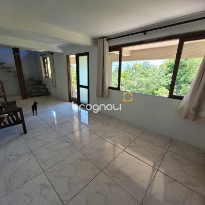 Casa com 210m², 3 quartos, 2 garagens, no bairro Ribeirão da Ilha em Florianópolis