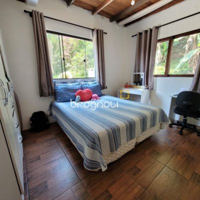Casa com 210m², 3 quartos, 2 garagens, no bairro Ribeirão da Ilha em Florianópolis
