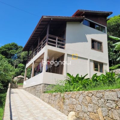 Casa com 210m², 3 quartos, 2 garagens, no bairro Ribeirão da Ilha em Florianópolis
