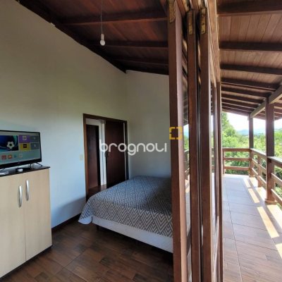 Casa com 210m², 3 quartos, 2 garagens, no bairro Ribeirão da Ilha em Florianópolis