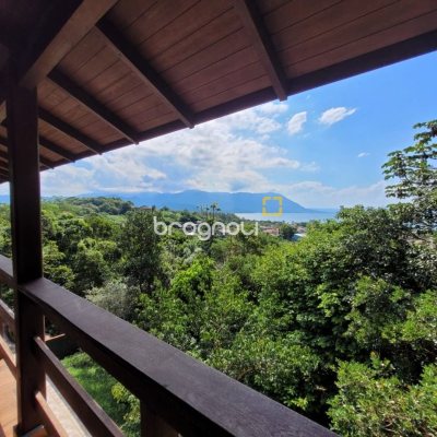 Casa com 210m², 3 quartos, 2 garagens, no bairro Ribeirão da Ilha em Florianópolis