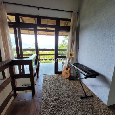 Casa com 210m², 3 quartos, 2 garagens, no bairro Ribeirão da Ilha em Florianópolis