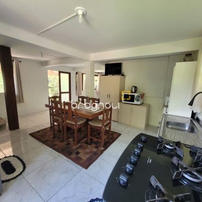 Casa com 210m², 3 quartos, 2 garagens, no bairro Ribeirão da Ilha em Florianópolis