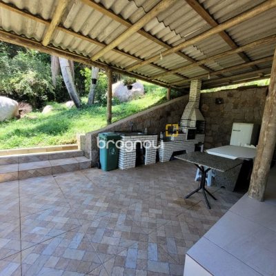 Casa com 210m², 3 quartos, 2 garagens, no bairro Ribeirão da Ilha em Florianópolis