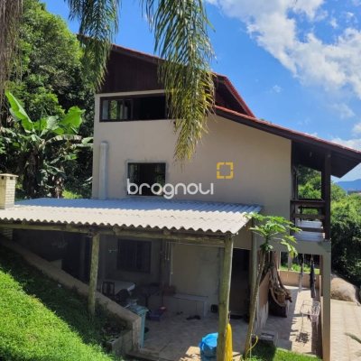 Casa com 210m², 3 quartos, 2 garagens, no bairro Ribeirão da Ilha em Florianópolis