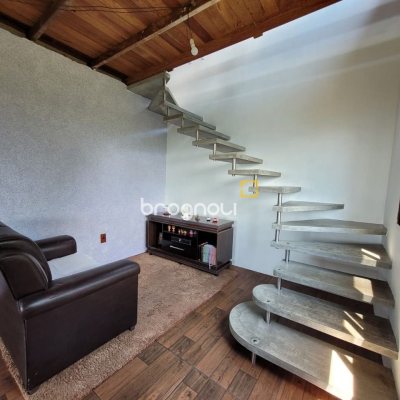 Casa com 210m², 3 quartos, 2 garagens, no bairro Ribeirão da Ilha em Florianópolis
