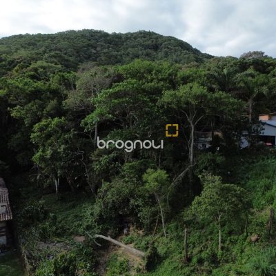 Terreno com 11123m², no bairro Sambaqui em Florianópolis