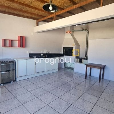 Casa com 189m², 3 quartos (sendo 1 suíte), 4 garagens, no bairro Nossa Senhora do Rosário em São José
