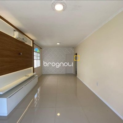Casa com 189m², 3 quartos (sendo 1 suíte), 4 garagens, no bairro Nossa Senhora do Rosário em São José