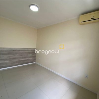 Casa com 189m², 3 quartos (sendo 1 suíte), 4 garagens, no bairro Nossa Senhora do Rosário em São José