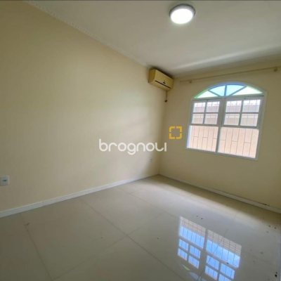Casa com 189m², 3 quartos (sendo 1 suíte), 4 garagens, no bairro Nossa Senhora do Rosário em São José