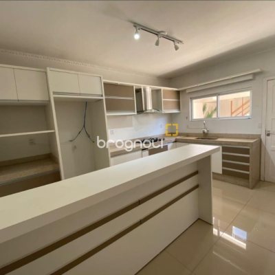 Casa com 189m², 3 quartos (sendo 1 suíte), 4 garagens, no bairro Nossa Senhora do Rosário em São José