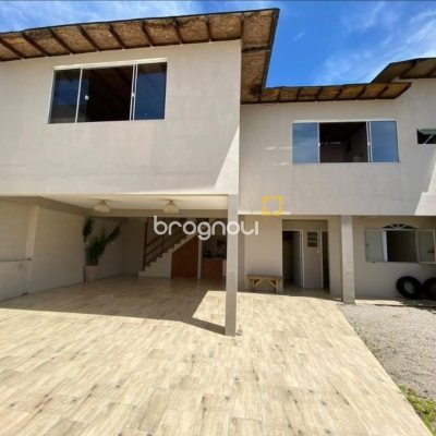 Casa com 189m², 3 quartos (sendo 1 suíte), 4 garagens, no bairro Nossa Senhora do Rosário em São José