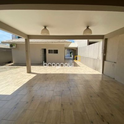 Casa com 189m², 3 quartos (sendo 1 suíte), 4 garagens, no bairro Nossa Senhora do Rosário em São José