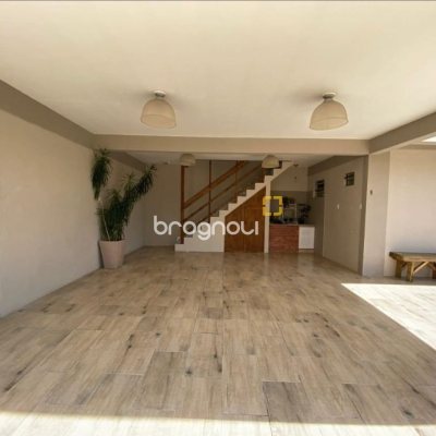 Casa com 189m², 3 quartos (sendo 1 suíte), 4 garagens, no bairro Nossa Senhora do Rosário em São José