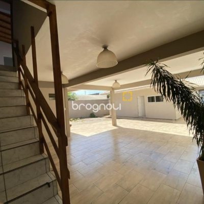 Casa com 189m², 3 quartos (sendo 1 suíte), 4 garagens, no bairro Nossa Senhora do Rosário em São José
