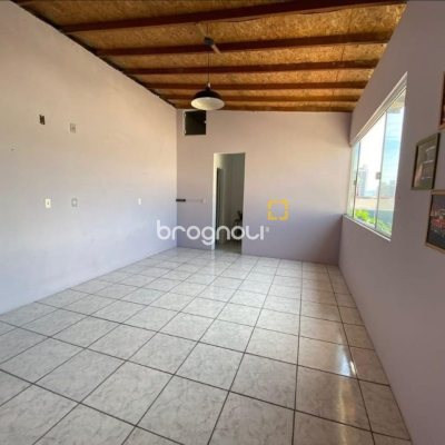 Casa com 189m², 3 quartos (sendo 1 suíte), 4 garagens, no bairro Nossa Senhora do Rosário em São José