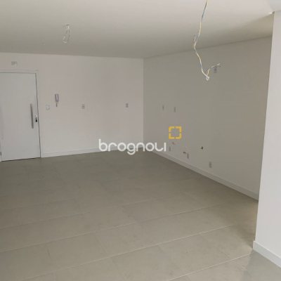 Apartamento com 83m², 2 quartos (sendo 1 suíte), 2 garagens, no bairro Ingleses em Florianópolis