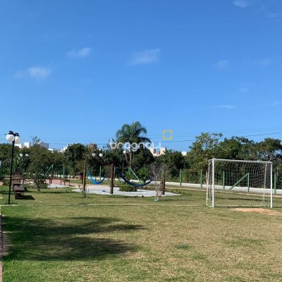 Apartamento com 83m², 2 quartos (sendo 1 suíte), 2 garagens, no bairro Ingleses em Florianópolis