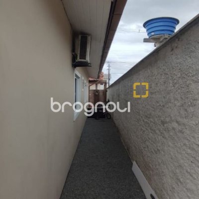 Casa, no bairro São João do Rio Vermelho em Florianópolis