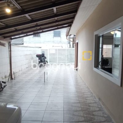 Casa, no bairro São João do Rio Vermelho em Florianópolis