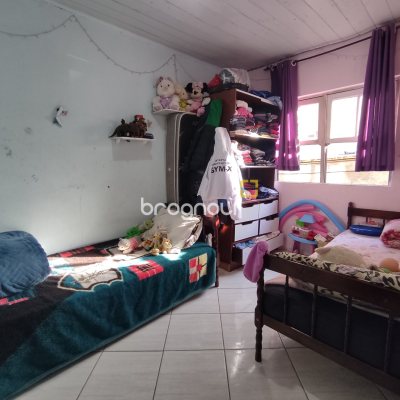 Casa com 130m², 4 quartos (sendo 2 suítes), 2 garagens, no bairro Sambaqui em Florianópolis