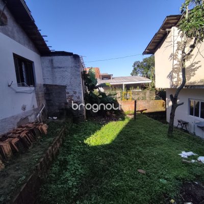 Casa com 130m², 4 quartos (sendo 2 suítes), 2 garagens, no bairro Sambaqui em Florianópolis