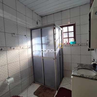 Casa com 130m², 4 quartos (sendo 2 suítes), 2 garagens, no bairro Sambaqui em Florianópolis