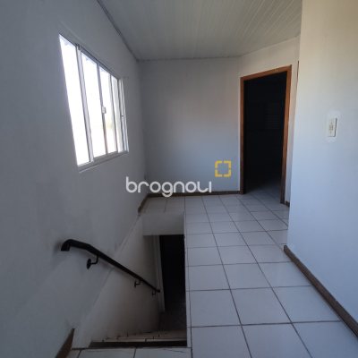 Casa com 130m², 4 quartos (sendo 2 suítes), 2 garagens, no bairro Sambaqui em Florianópolis