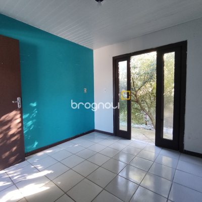 Casa com 130m², 4 quartos (sendo 2 suítes), 2 garagens, no bairro Sambaqui em Florianópolis