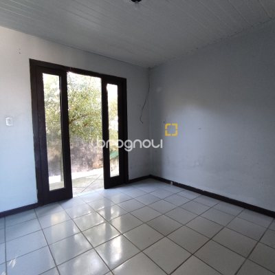 Casa com 130m², 4 quartos (sendo 2 suítes), 2 garagens, no bairro Sambaqui em Florianópolis