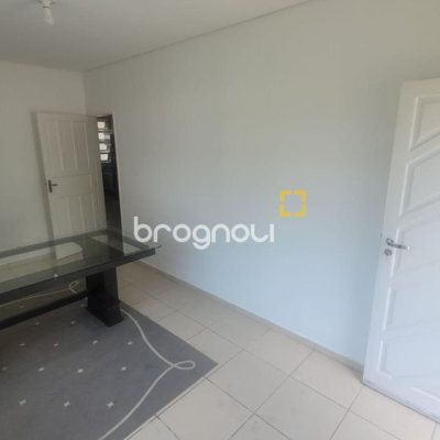 Casa com 82m², 2 quartos, 1 garagem, no bairro Agronômica em Florianópolis