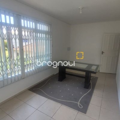 Casa com 82m², 2 quartos, 1 garagem, no bairro Agronômica em Florianópolis