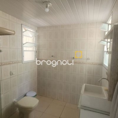 Casa com 82m², 2 quartos, 1 garagem, no bairro Agronômica em Florianópolis
