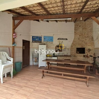 Casa com 140m², 4 quartos, 6 garagens, no bairro Ingleses em Florianópolis