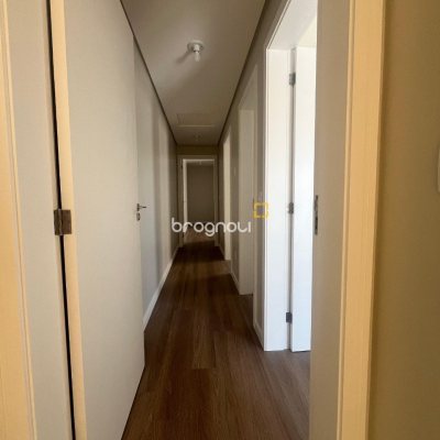 Casa com 150m², 3 quartos (sendo 1 suíte), 2 garagens, no bairro Carianos em Florianópolis