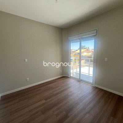 Casa com 150m², 3 quartos (sendo 1 suíte), 2 garagens, no bairro Carianos em Florianópolis