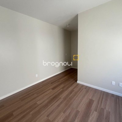 Casa com 150m², 3 quartos (sendo 1 suíte), 2 garagens, no bairro Carianos em Florianópolis