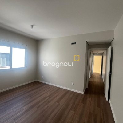 Casa com 150m², 3 quartos (sendo 1 suíte), 2 garagens, no bairro Carianos em Florianópolis