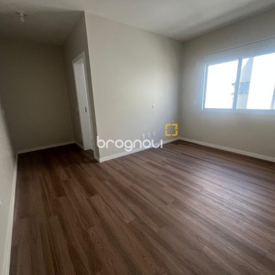 Casa com 150m², 3 quartos (sendo 1 suíte), 2 garagens, no bairro Carianos em Florianópolis