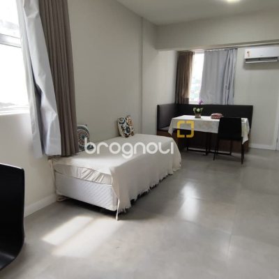 Studio com 47m², 1 quarto, 1 garagem, no bairro Centro em Florianópolis