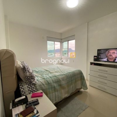 Apartamento com 75m², 2 quartos (sendo 1 suíte), 1 garagem, no bairro Centro em Palhoça