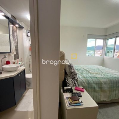 Apartamento com 75m², 2 quartos (sendo 1 suíte), 1 garagem, no bairro Centro em Palhoça