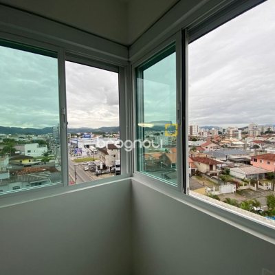 Apartamento com 75m², 2 quartos (sendo 1 suíte), 1 garagem, no bairro Centro em Palhoça