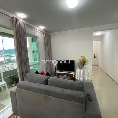 Apartamento com 75m², 2 quartos (sendo 1 suíte), 1 garagem, no bairro Centro em Palhoça