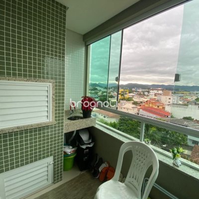 Apartamento com 75m², 2 quartos (sendo 1 suíte), 1 garagem, no bairro Centro em Palhoça
